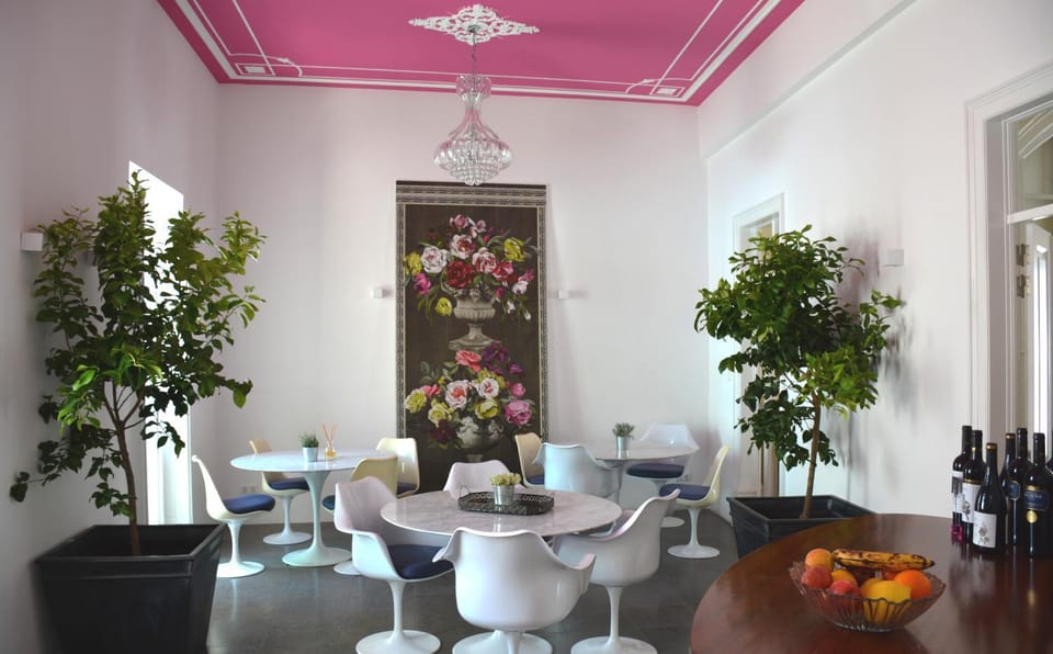 Restaurant/places to eat, Dining area