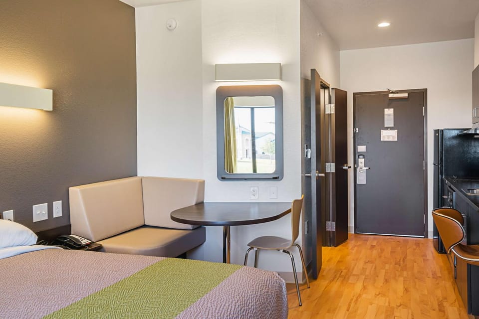 Kitchen or kitchenette, Photo of the whole room, Seating area, On site