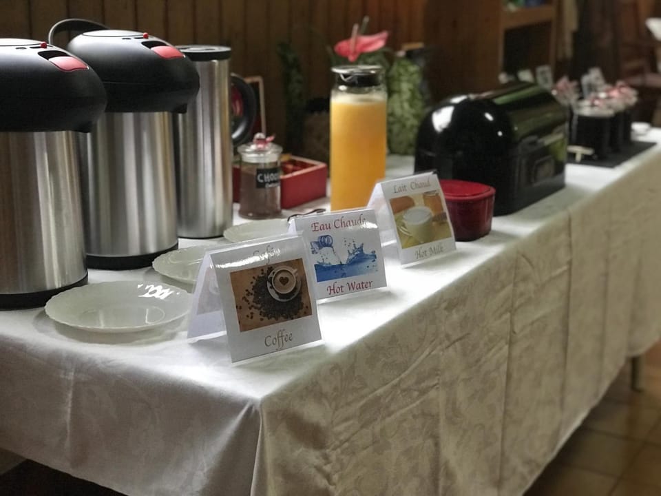 Coffee/tea facilities, Food and drinks, Buffet breakfast, Drinks