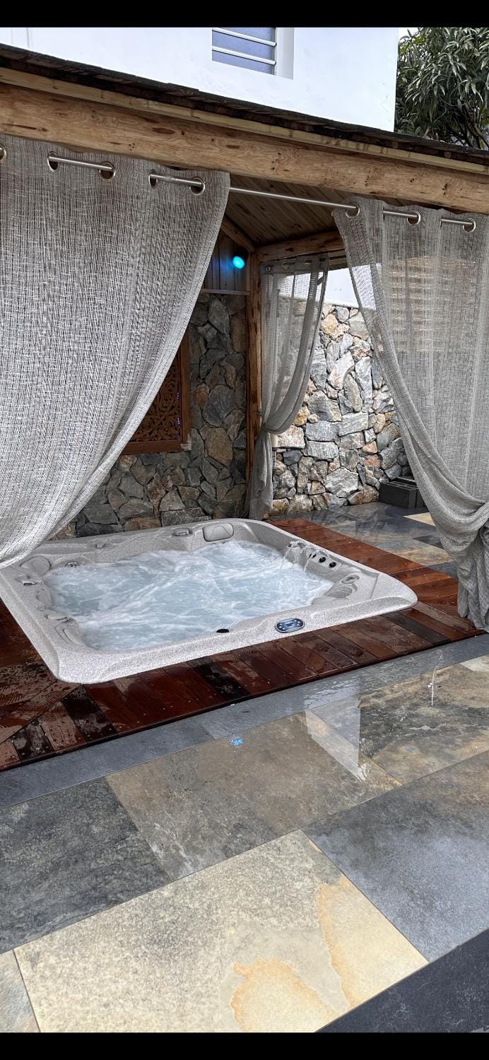 Hot Tub, Spa and wellness centre/facilities