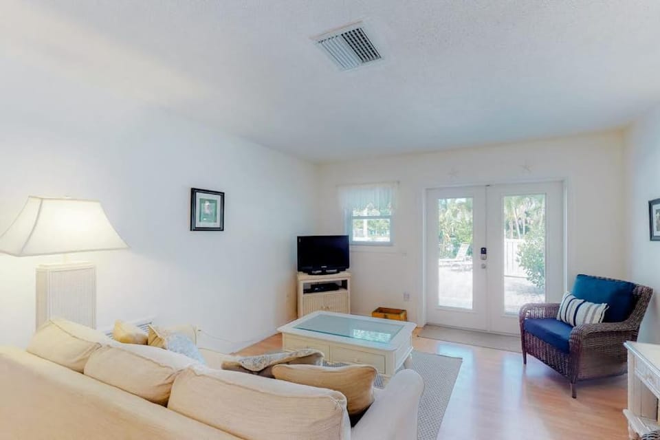 Blue Wave Villa West Villa in Holmes Beach