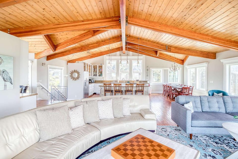 Blue Ocean Beauty House in Cape Meares