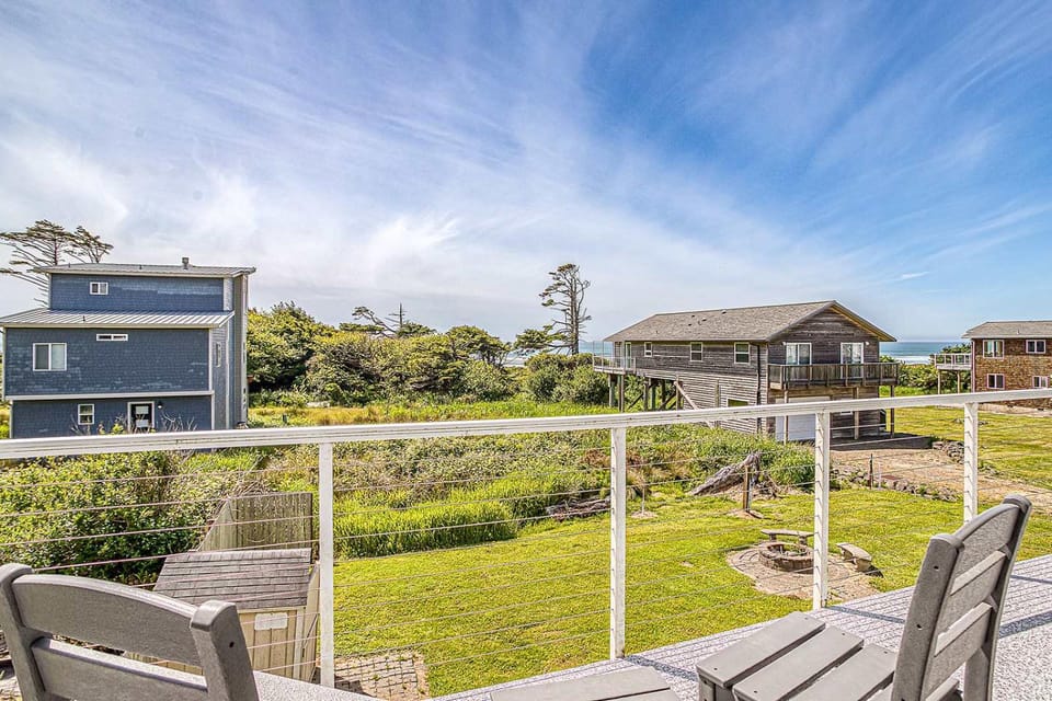Blue Ocean Beauty House in Cape Meares