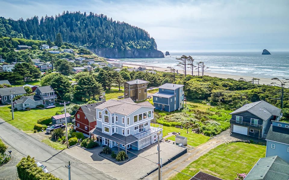 Blue Ocean Beauty House in Cape Meares