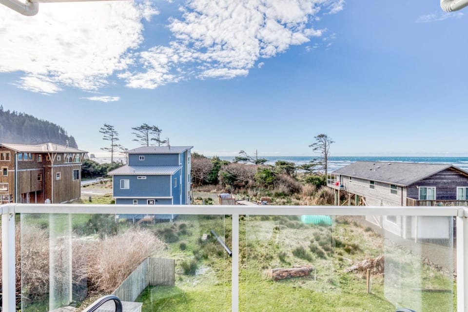 Blue Ocean Beauty House in Cape Meares