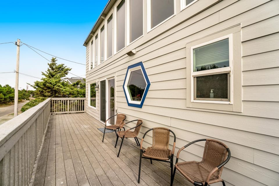 Beach Drive Retreat House in Rockaway Beach