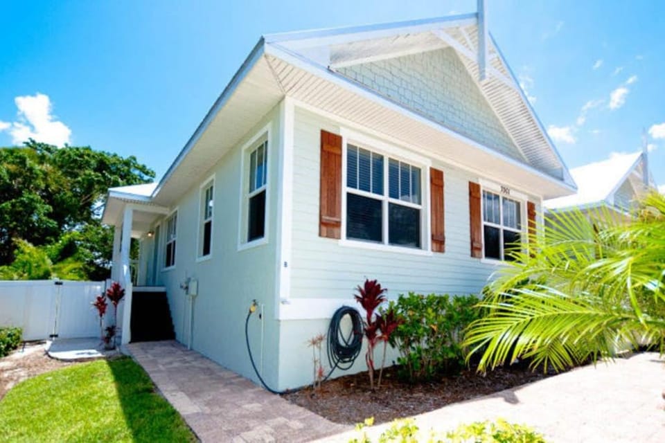 7001 B Holmes Blvd House in Holmes Beach