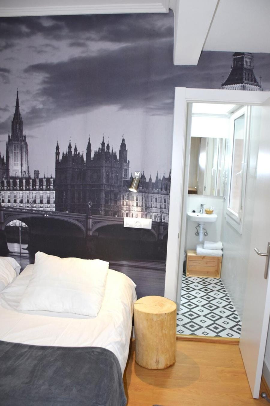 Photo of the whole room