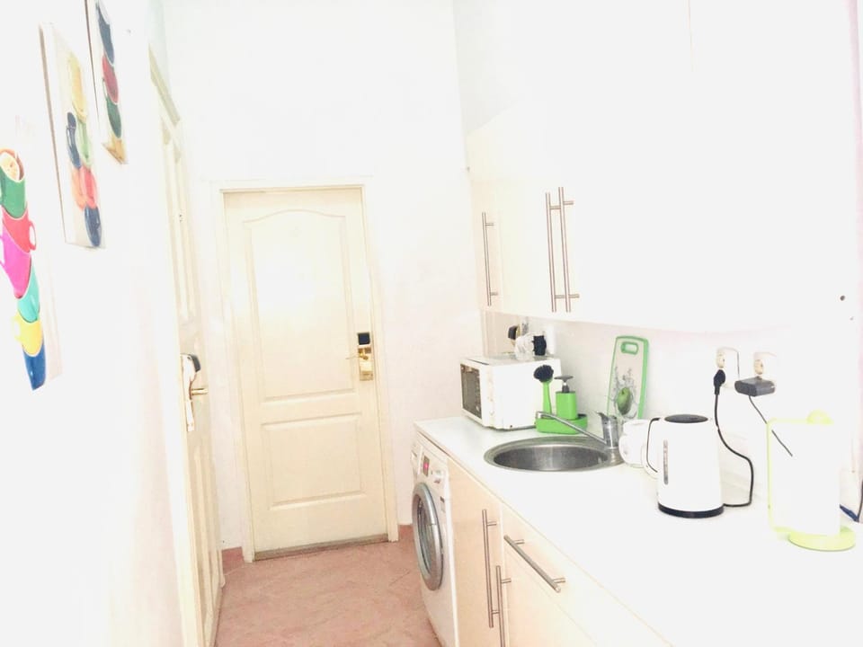 Coffee/tea facilities, Kitchen or kitchenette, Communal kitchen