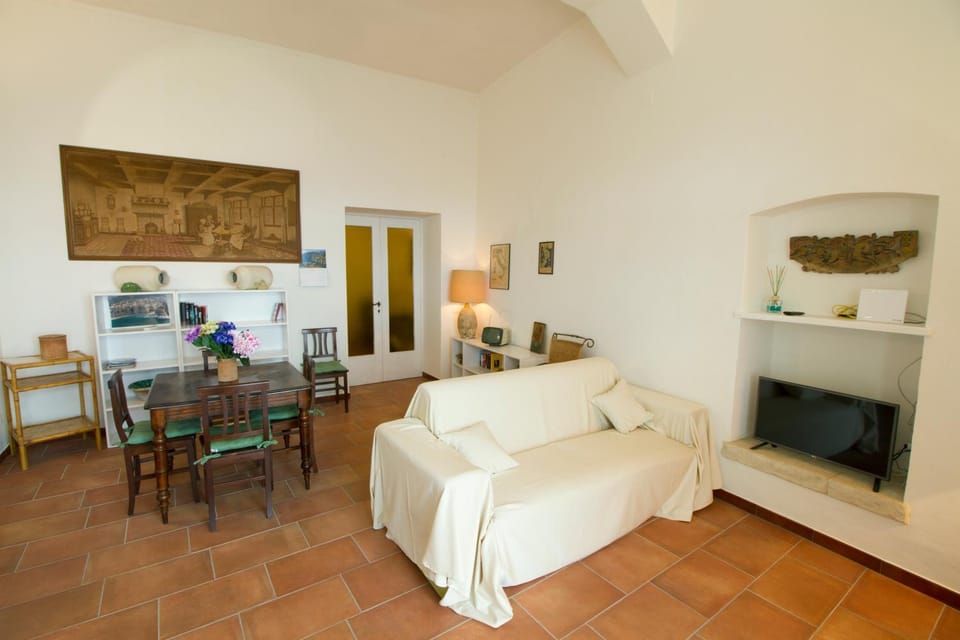 TV and multimedia, Living room, Seating area, Dining area, Sea view