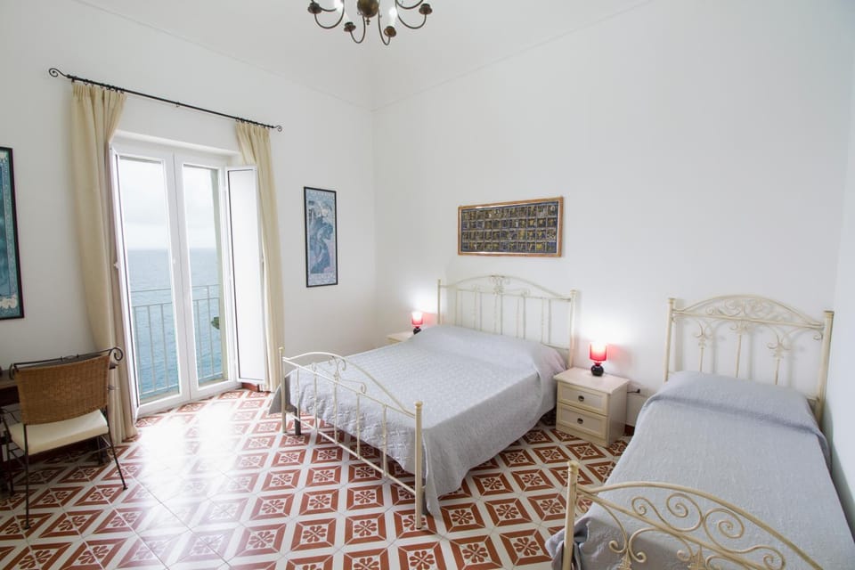 Bedroom, Family