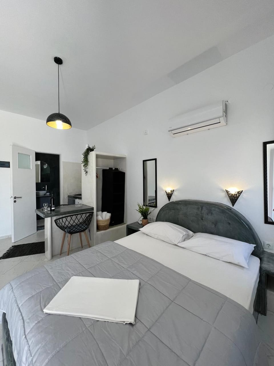 Bed, Bedroom