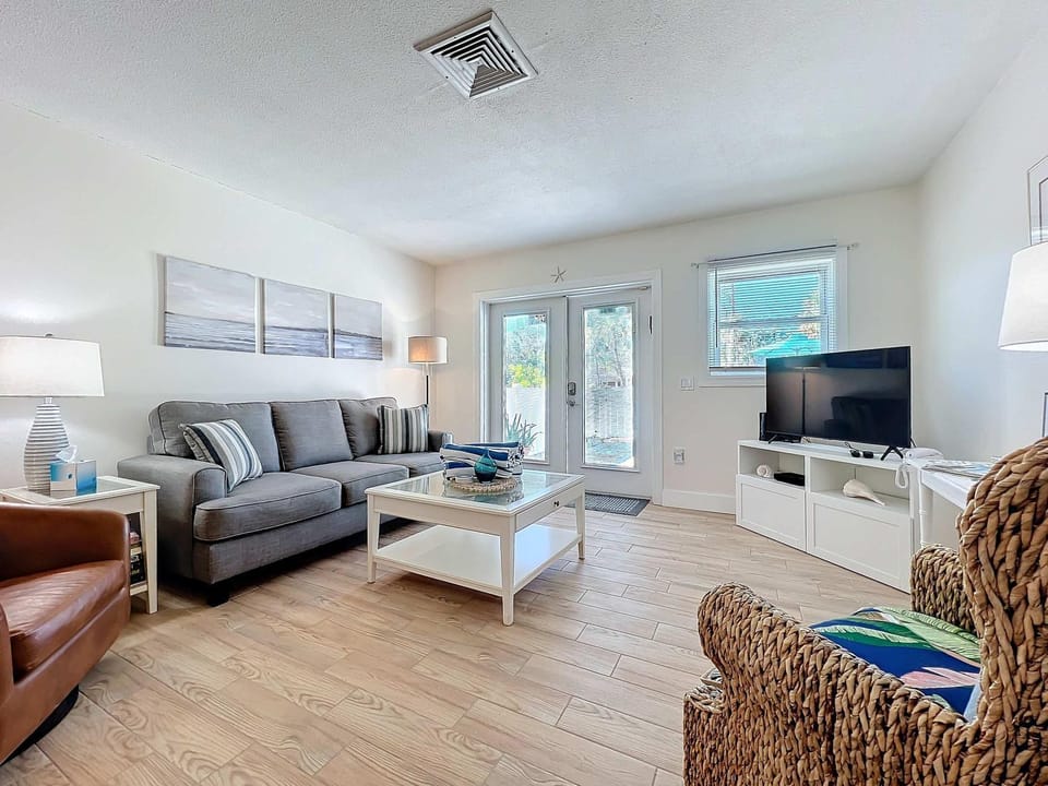 Blue Wave Villa East Villa in Holmes Beach