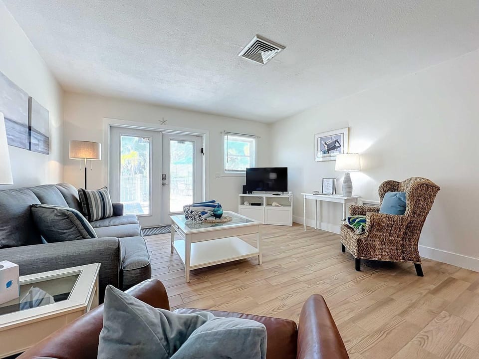 Blue Wave Villa East Villa in Holmes Beach