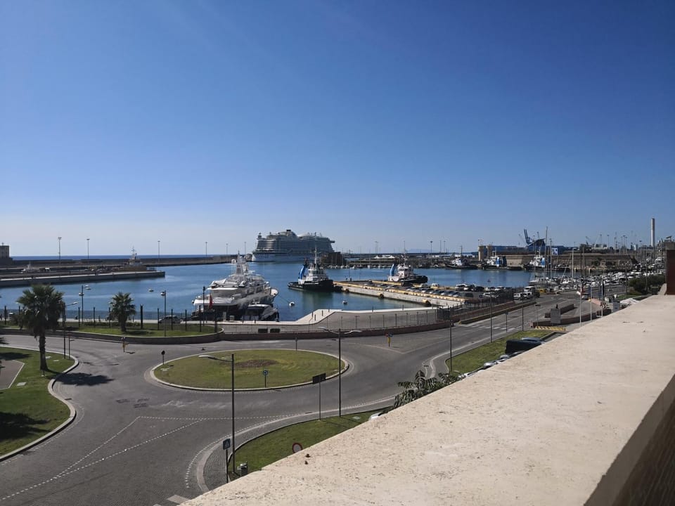 Area and facilities, Shopping Area