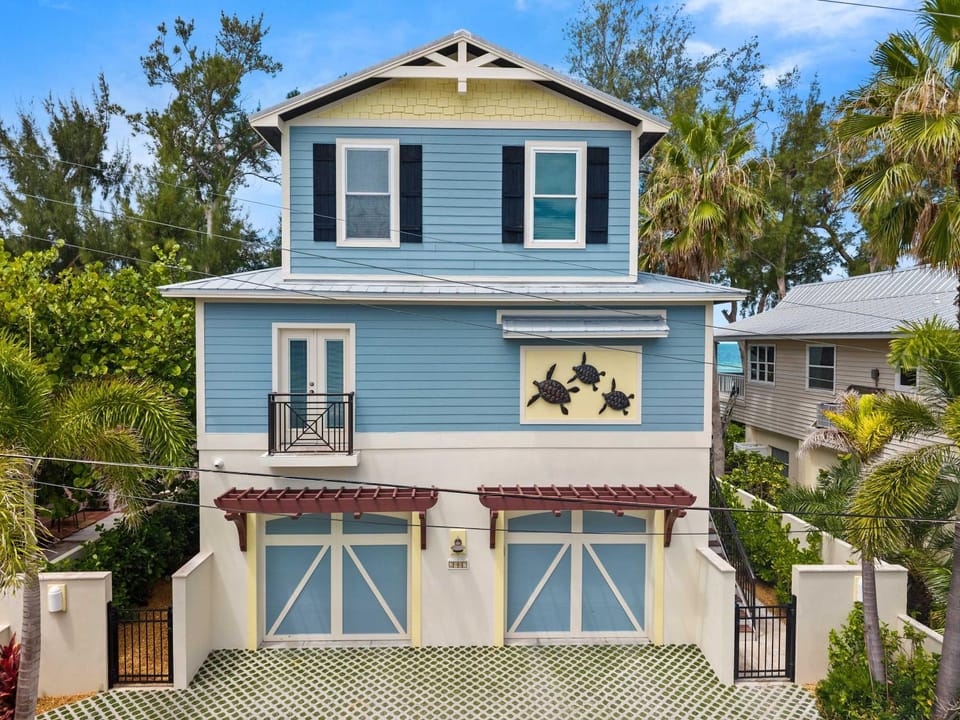 Wine Down House in Holmes Beach