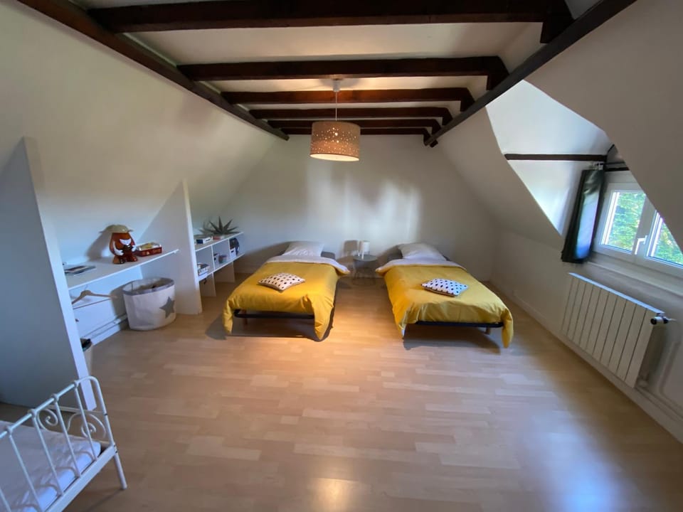 Photo of the whole room, Bedroom