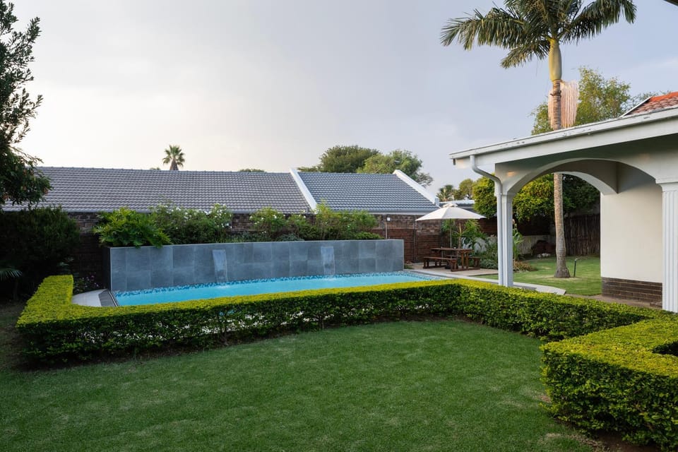 Property building, Garden, Garden view, Pool view, Swimming pool