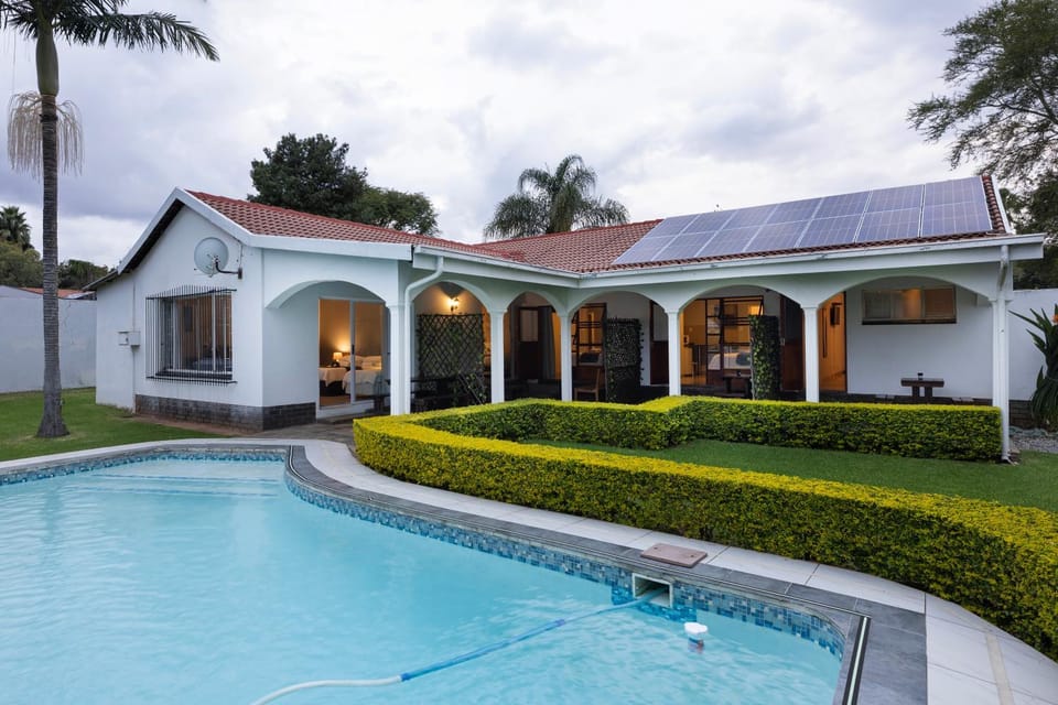 Property building, Garden, Garden view, Pool view, Swimming pool