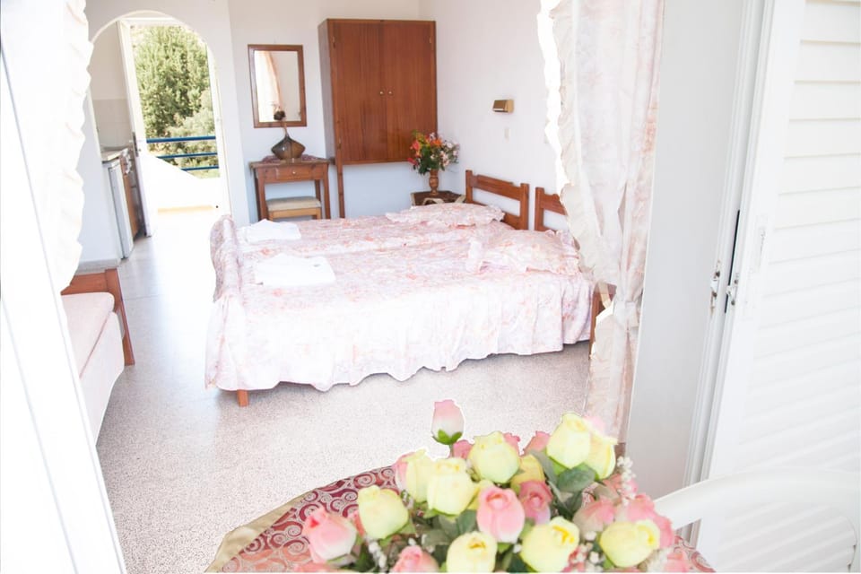 Shower, Bed, Garden, Balcony/Terrace, Kitchen or kitchenette, Dining area, Bedroom