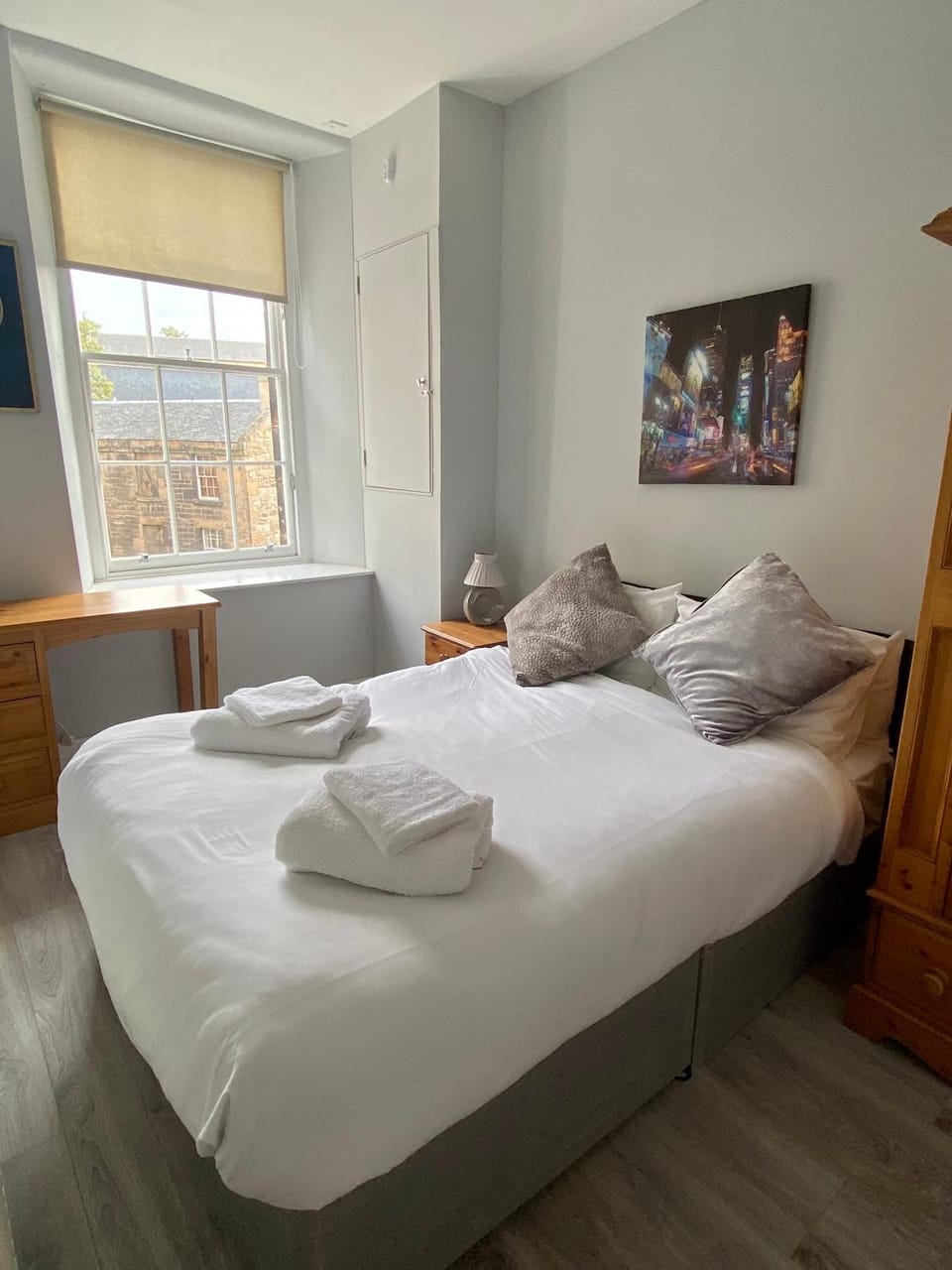 Bed, Bedroom, towels