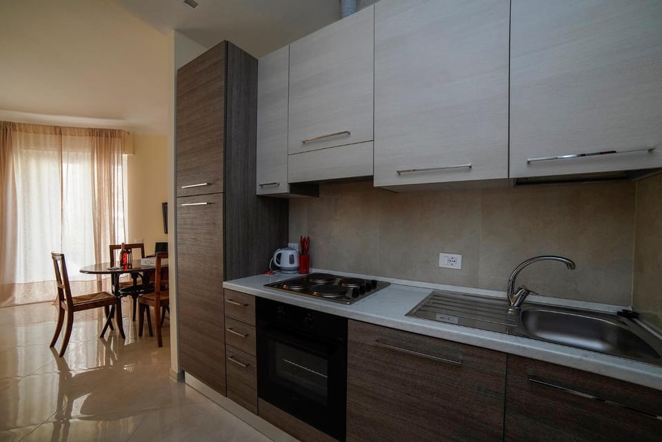 Kitchen or kitchenette, Dining area, stove