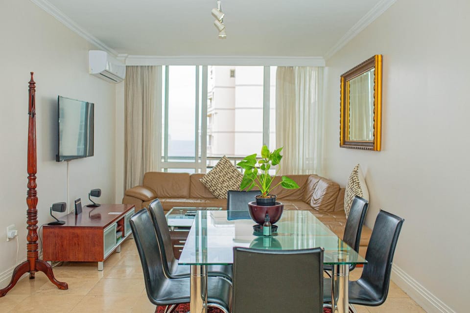 Communal lounge/ TV room, TV and multimedia, Dining area, Sea view, Lunch