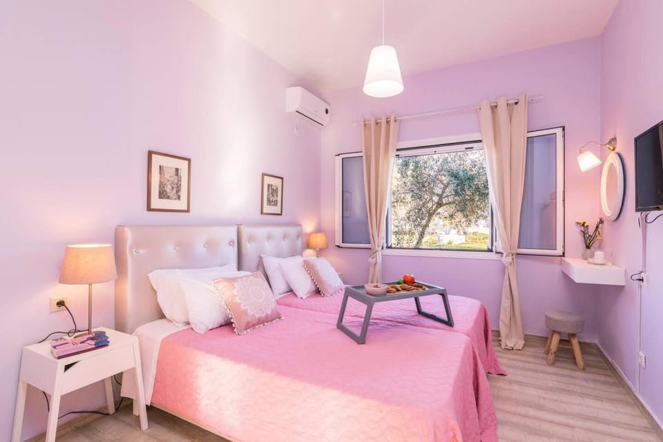 Bed, TV and multimedia, Photo of the whole room, Bedroom, air conditioner