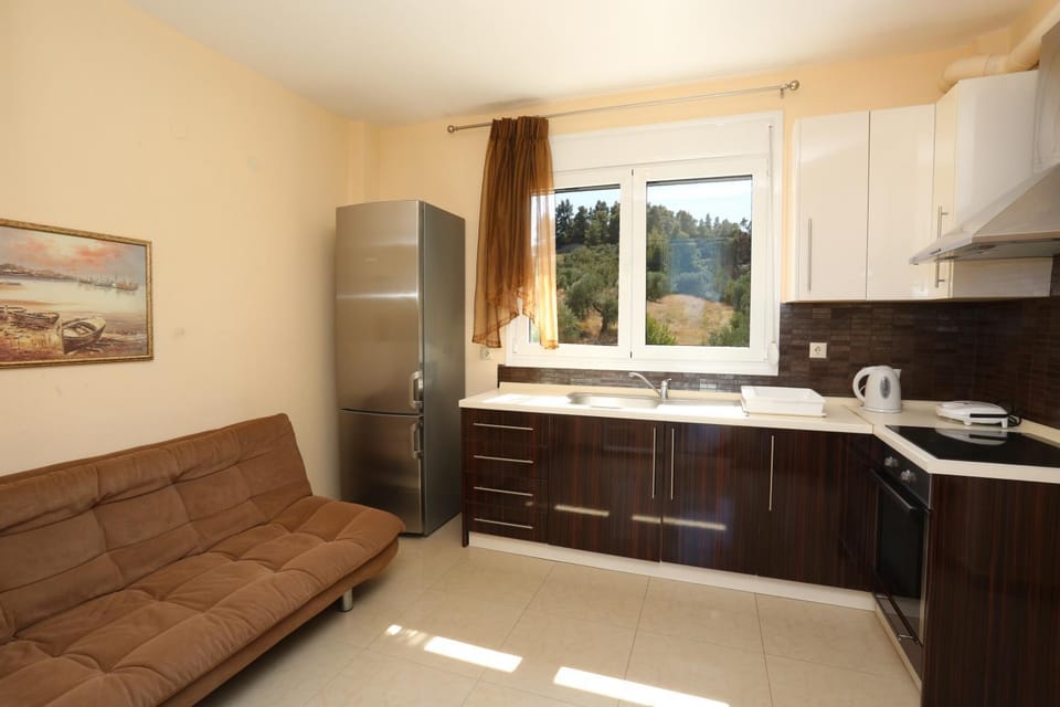 Kitchen or kitchenette, Seating area