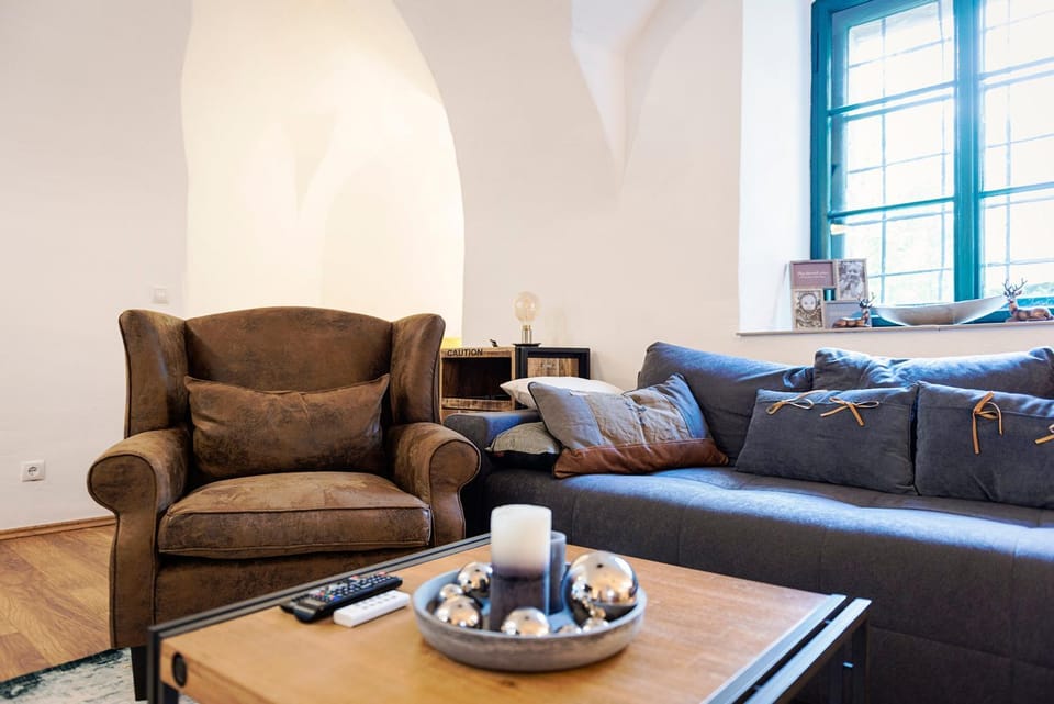 Nightclub / DJ, Seating area