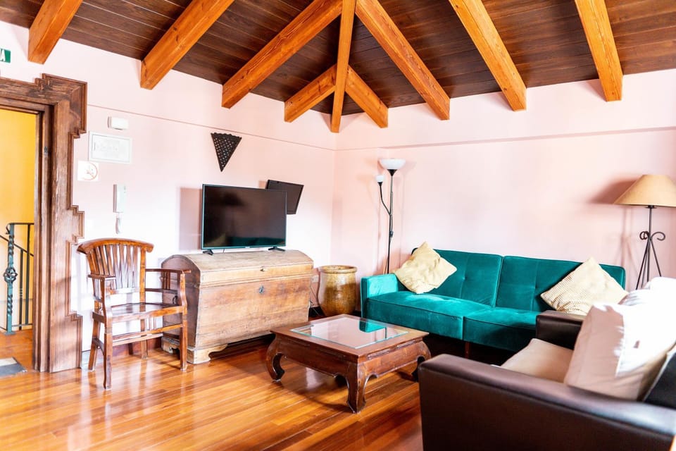 Communal lounge/ TV room, TV and multimedia, Living room