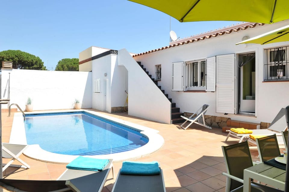 Property building, Patio, Swimming pool