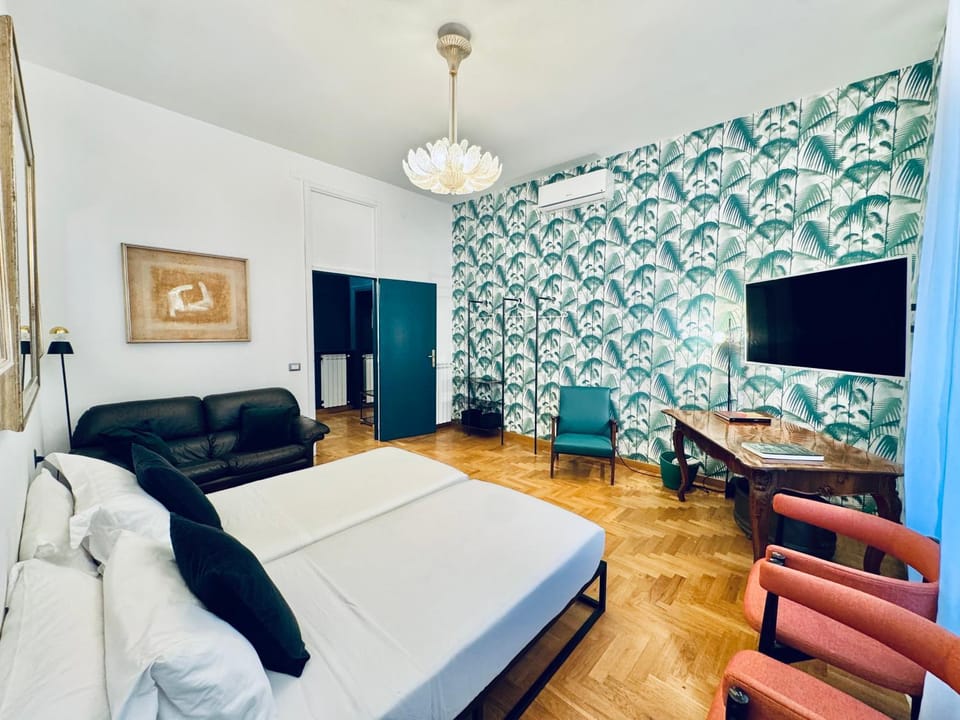 Bed, TV and multimedia, Living room, Photo of the whole room, Bedroom