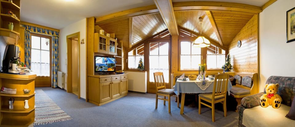 Communal lounge/ TV room, Living room, Seating area, Dining area