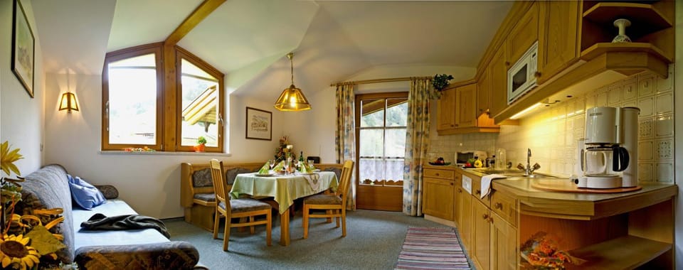 Kitchen or kitchenette, Living room, Dining area