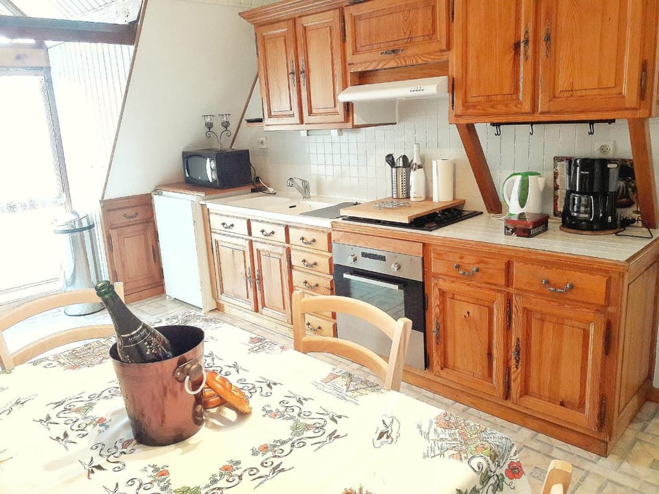 Coffee/tea facilities, Dining area
