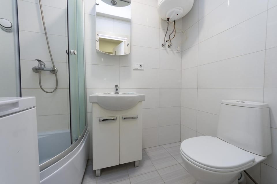 Shower, Toilet