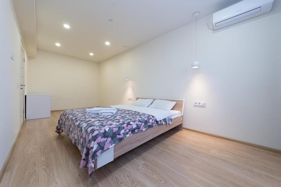 Bed, Photo of the whole room, Bedroom, air conditioner