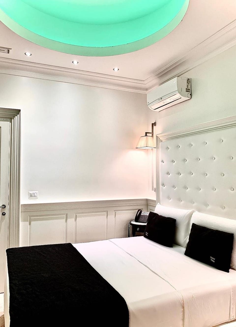 Bed, Photo of the whole room, Bedroom, air conditioner