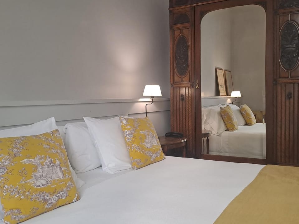 Bed, Photo of the whole room, wardrobe