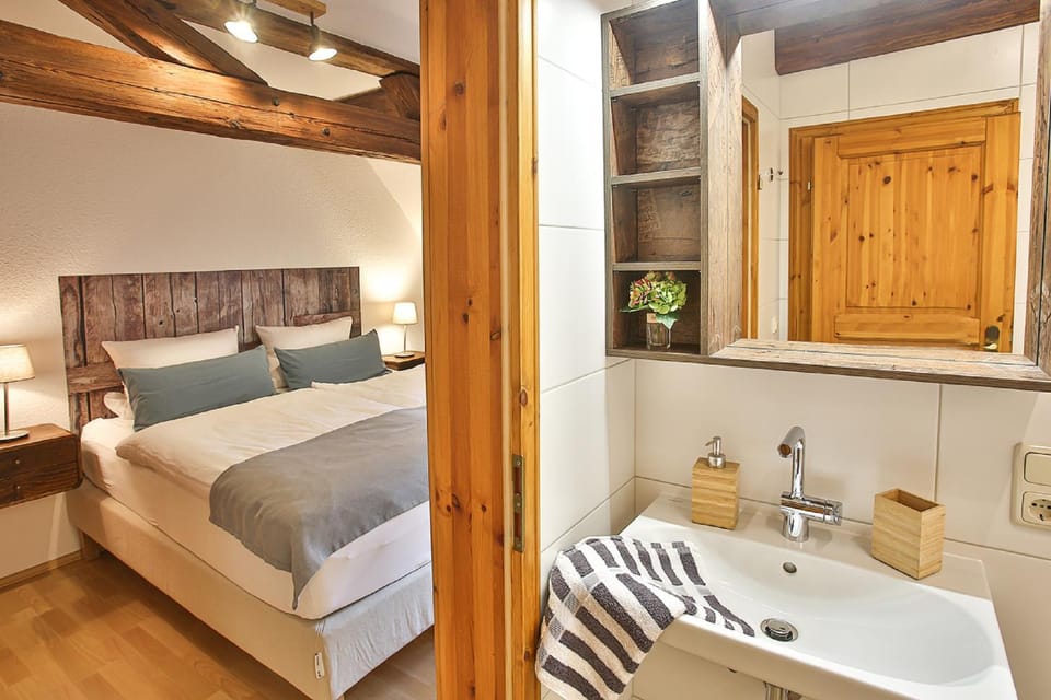 Bed, Bathroom, Photo of the whole room, Bedroom