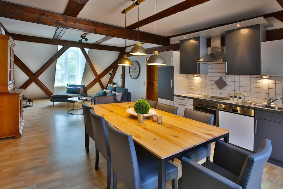 Kitchen or kitchenette, Living room, Seating area, Dining area