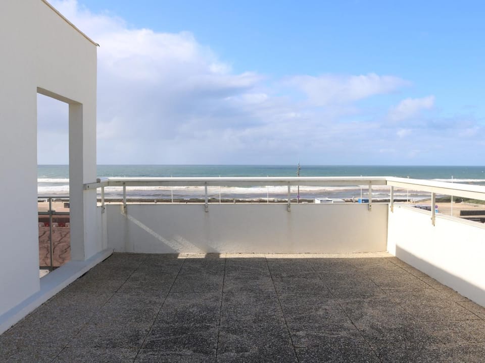 Biscarrosse Plage: T2 avec Terrasse, Parking, Face Océan - FR-1-319-200 Apartment in Biscarrosse