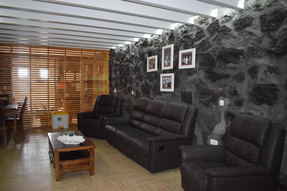 Communal lounge/ TV room, TV and multimedia, Living room, Seating area
