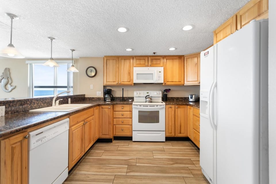 Updated Beachfront Balcony - Beach Place #312 Apartment in Madeira Beach