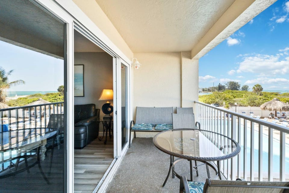 Beachfront - Ocean Views - Beach Place #108 Apartment in Madeira Beach
