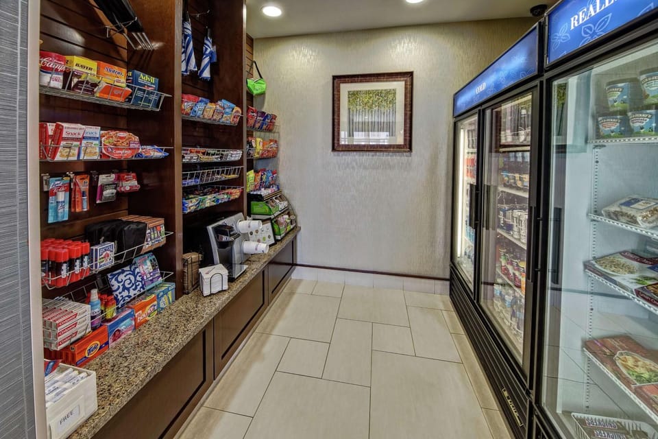Restaurant/places to eat, vending machine