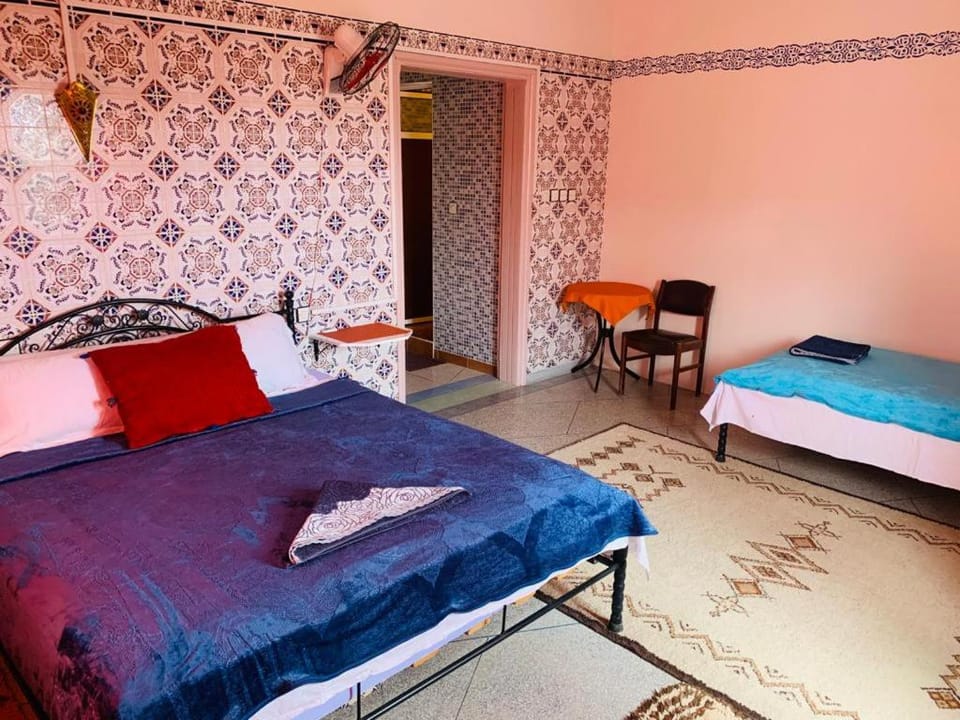 Bed, Living room, Photo of the whole room, Seating area, Bedroom