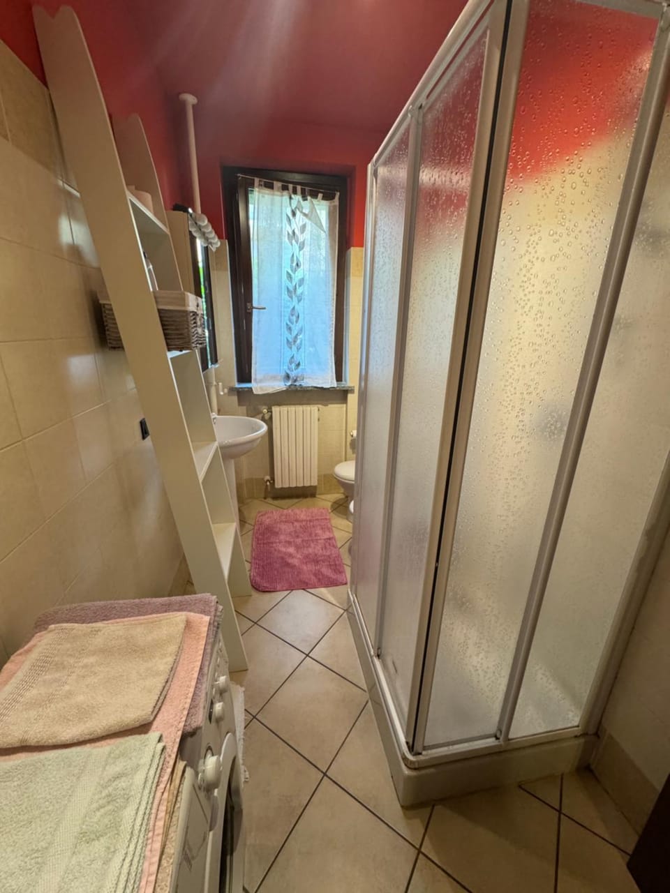 Shower, Bathroom, towels, washing machine