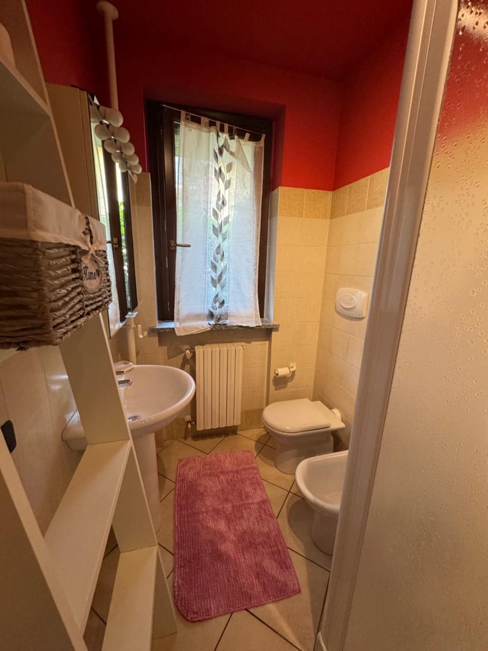 Shower, Toilet, Bathroom, bidet, towels